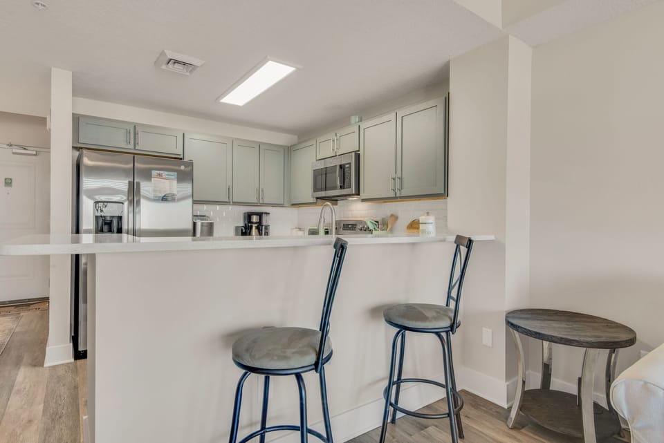 Eat-in bar seating