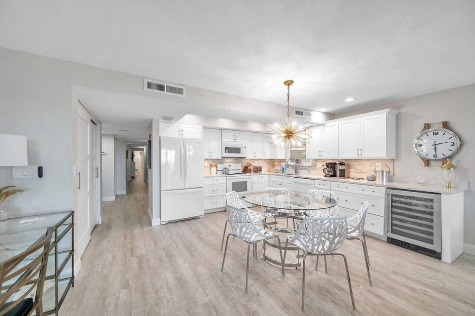 Inviting dining space set in the heart of the home, great for long meals and morning coffee.