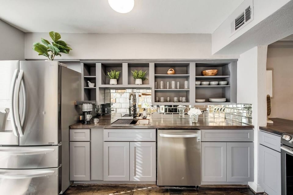 Spacious kitchen featuring designer finishes, fully equipped with stainless steel appliances for all your cooking needs.