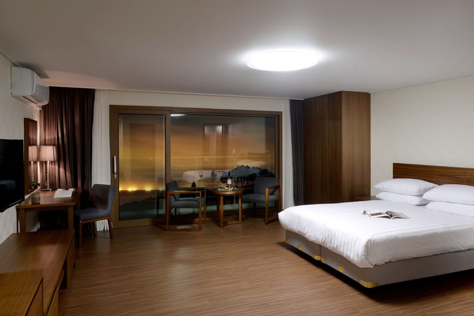In-room safe, desk, free WiFi, bed sheets