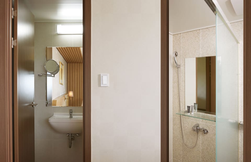 In-room safe, desk, free WiFi, bed sheets