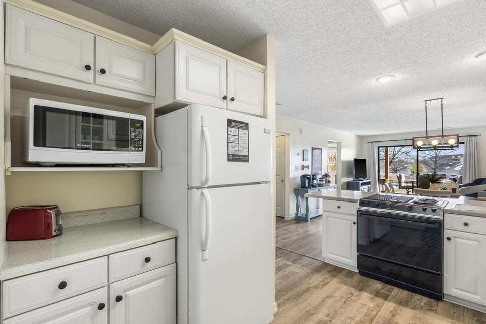 Condo, Multiple Beds, Patio, Pool View (Memories of Avondale ) | Private kitchen | Coffee/tea maker