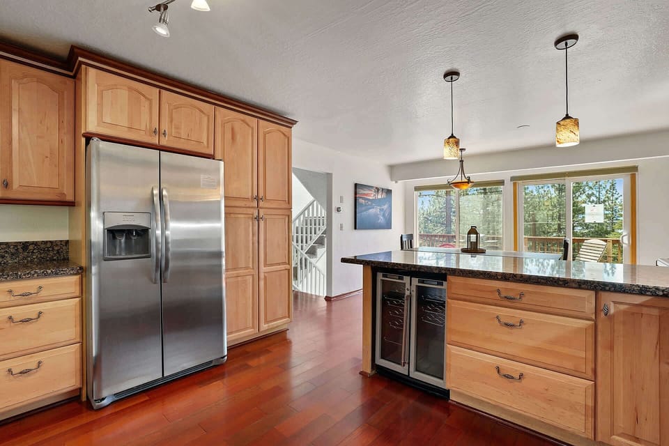 House, Multiple Beds, Fireplace, Mountain View (Hall Court Manor) | Interior