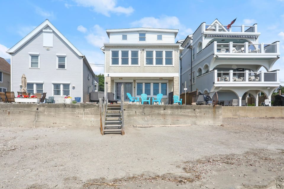 Private beach , owned to waterline