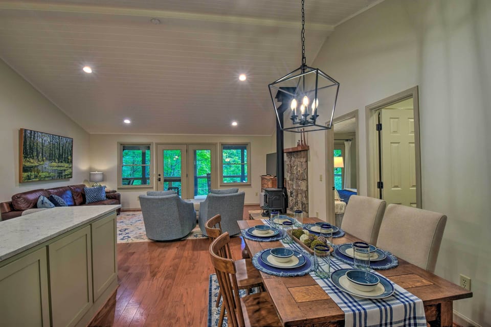 Dining Table | Dishware Provided