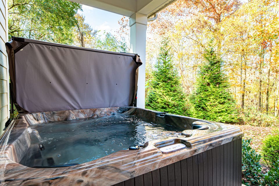6 Person Hottub, LED, Waterfall