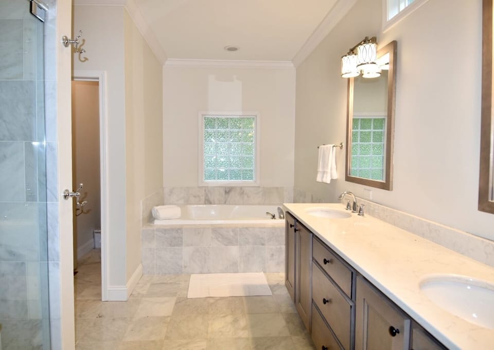 Main Level Master Bath