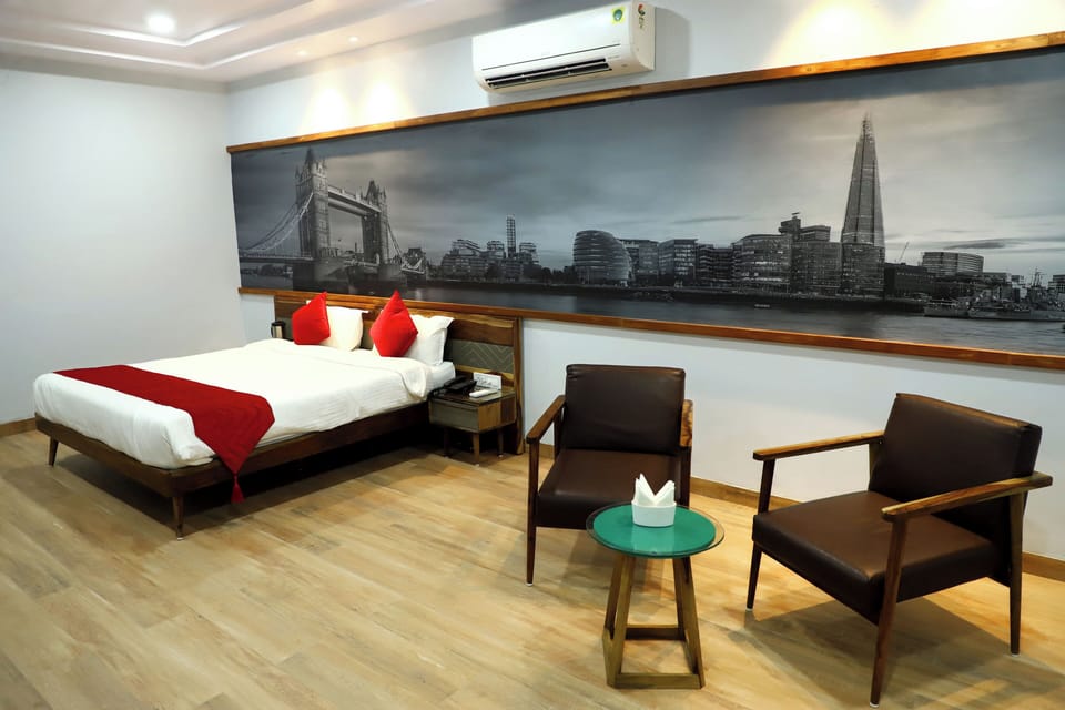 Luxury Room | Desk, blackout drapes, soundproofing, iron/ironing board (on request)