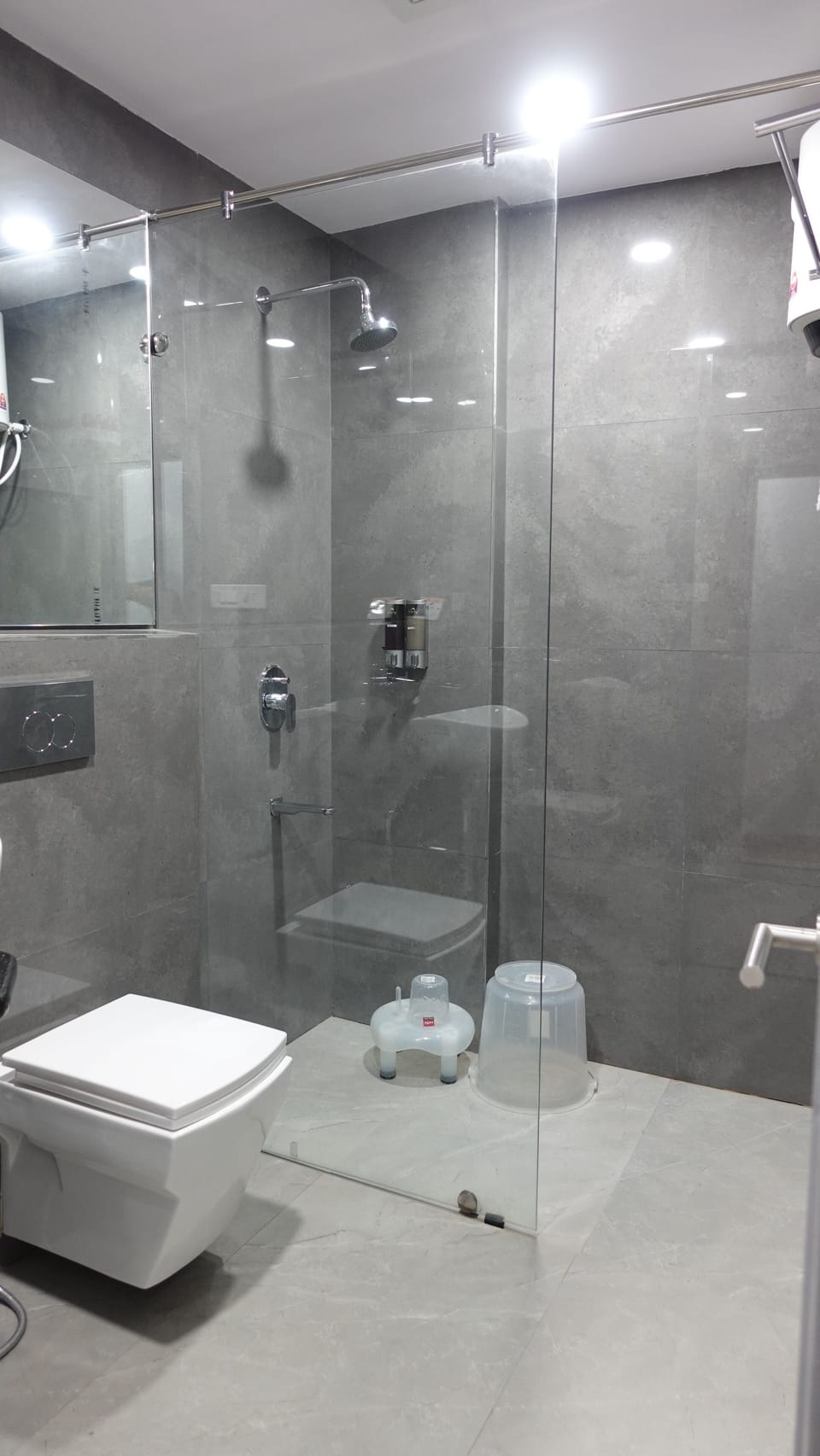 Standard Double or Twin Room | Bathroom | Shower, towels
