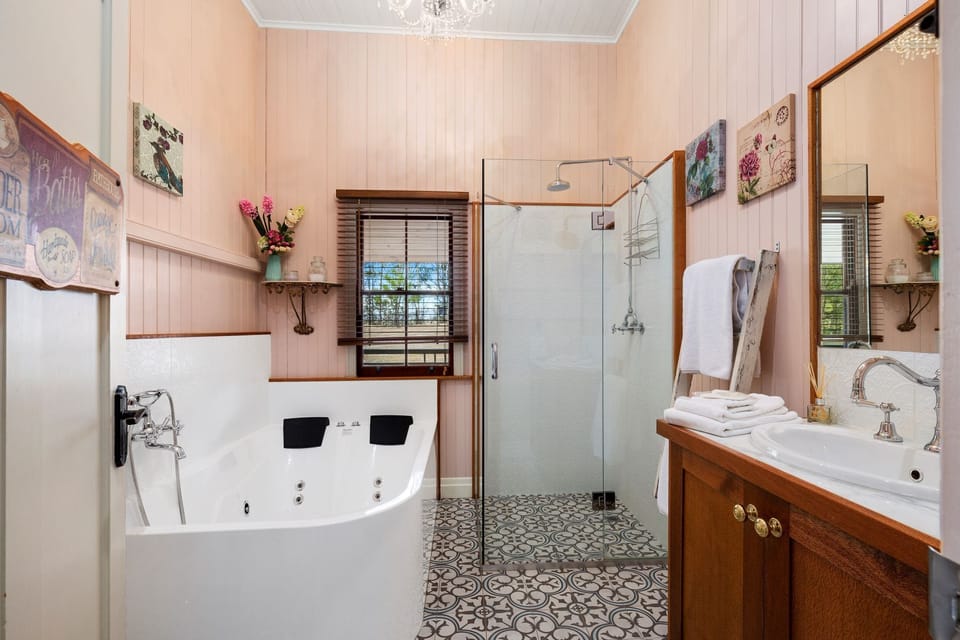 Barney Creek Vineyard Cottages Bed and Breakfast in Queensland