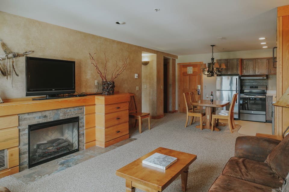 Deluxe Condo, 1 Bedroom | Living area | Flat-screen TV