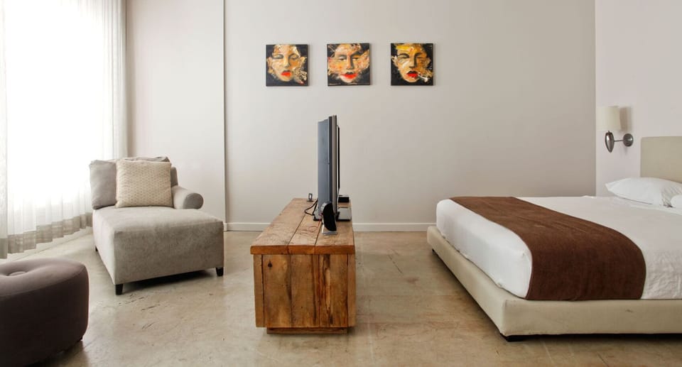 Deluxe Room, 1 King Bed, City View (Studio Loft - LDNK) | Frette Italian sheets, premium bedding, in-room safe, desk