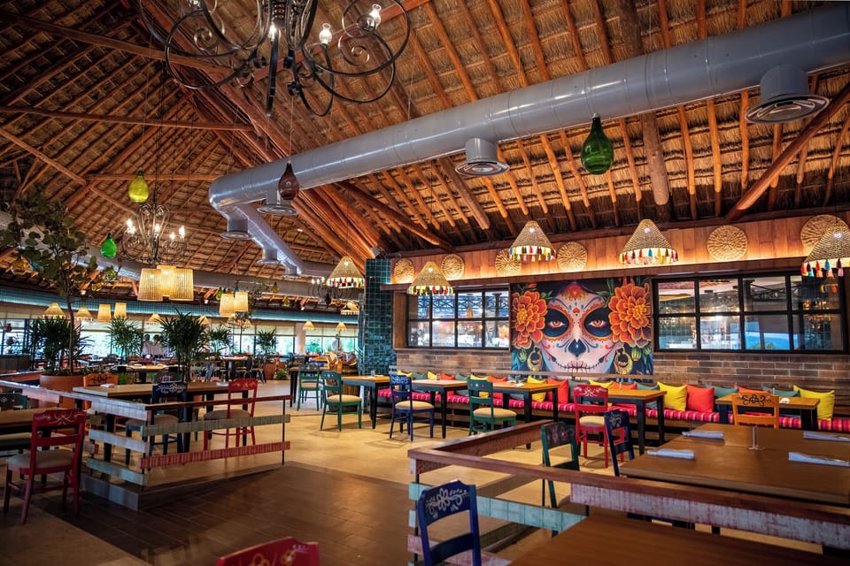 7 restaurants; breakfast, lunch, and dinner served