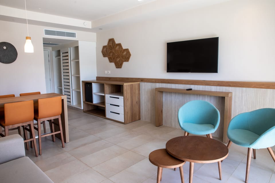 1 bedroom, in-room safe, desk, laptop workspace