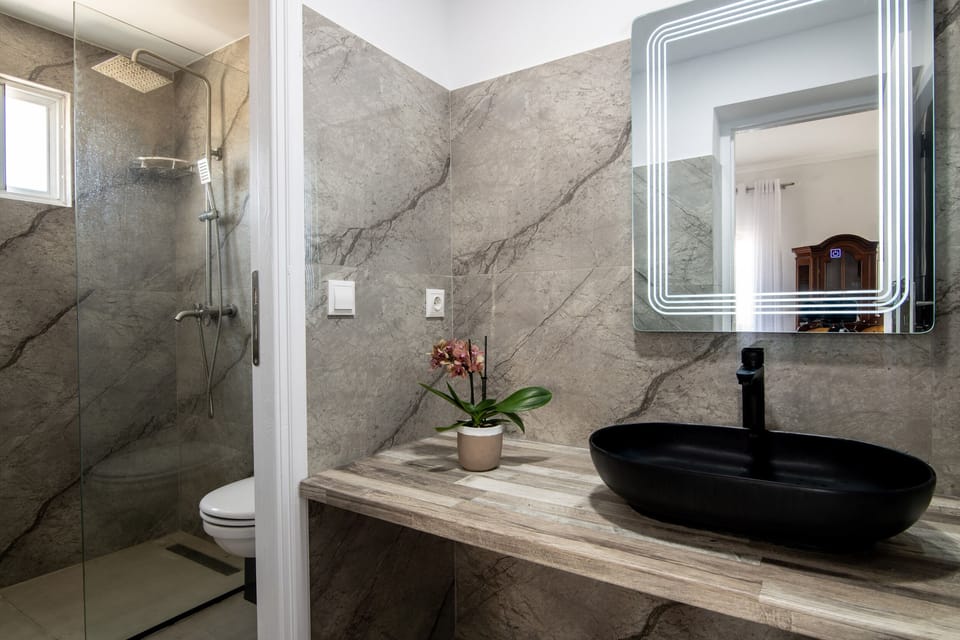 The family shower room. 