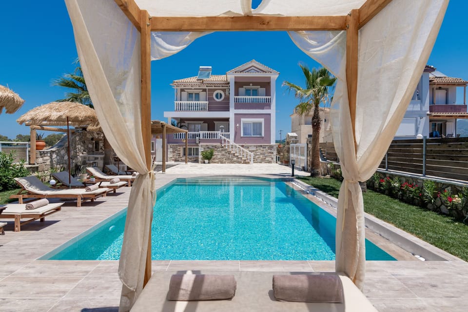 Exquisite pool details. 