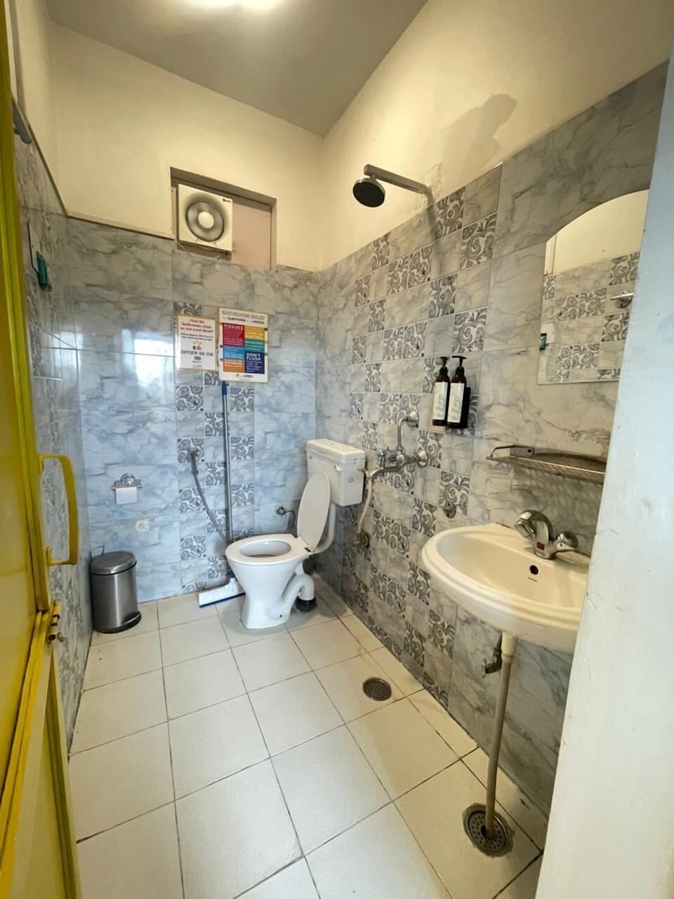 Bed In 4 Bed Mixed Dormitory Room With Ensuite Bathroom | Bathroom | Shower, towels