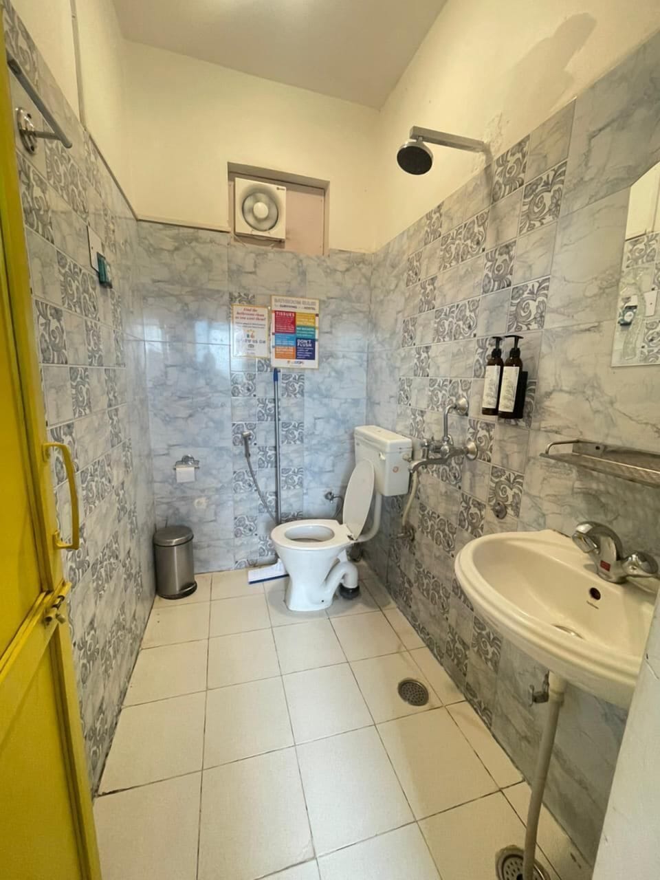 Bed In 4 Bed Mixed Dormitory Room With Ensuite Bathroom | Bathroom | Shower, towels