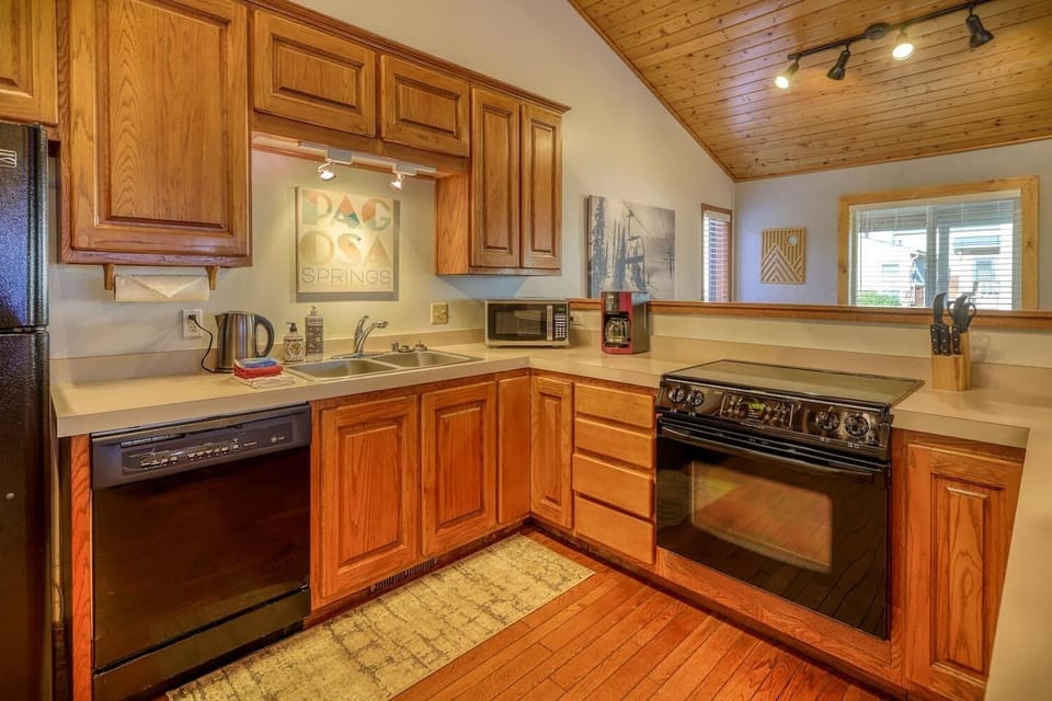 Kitchen Area - Electric Stove Top, Oven, Microwave
