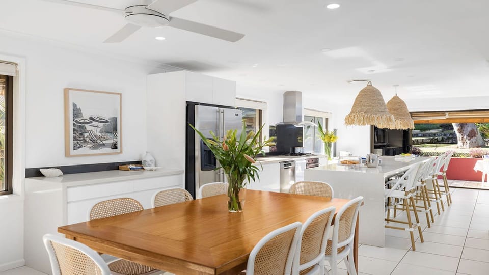Shoal Bay Oasis |  Open plan dining and kitchen | Dishwasher