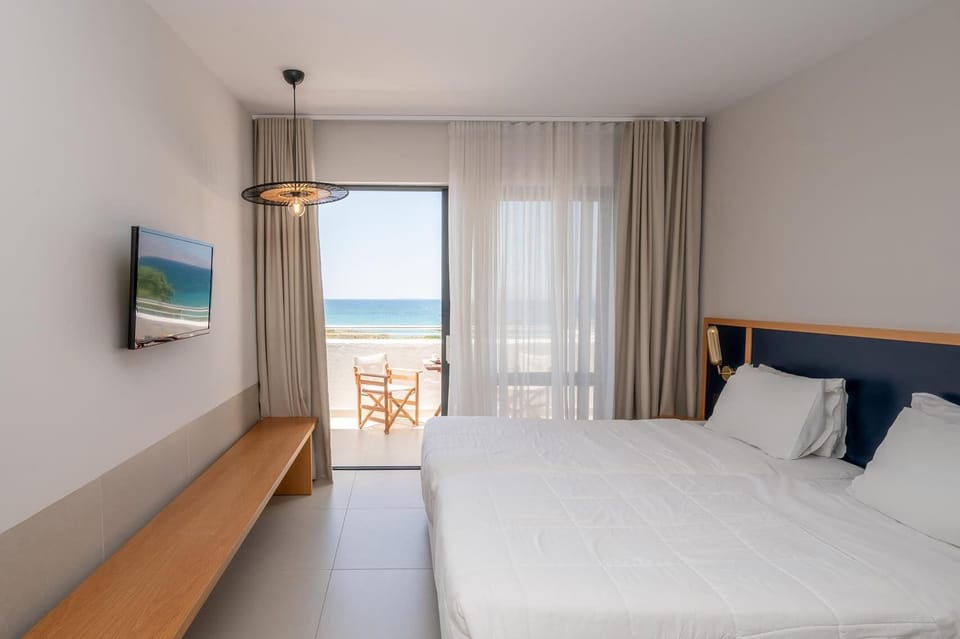 Superior Double Room, Sea View | In-room safe, free WiFi, bed sheets