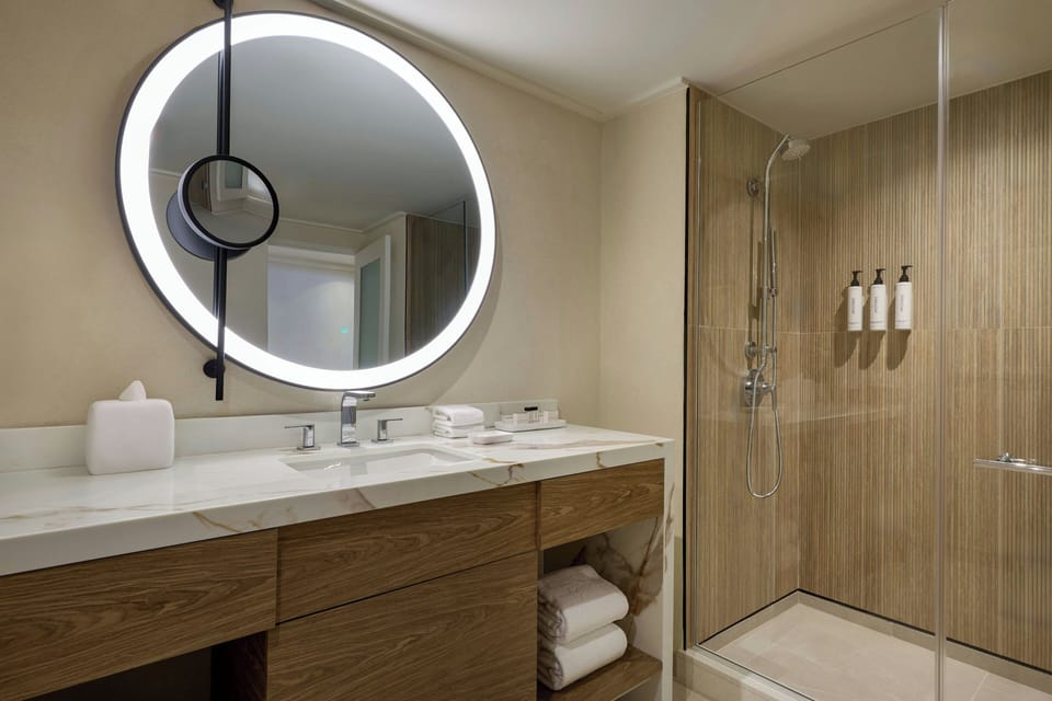 Premium bedding, minibar, in-room safe, desk
