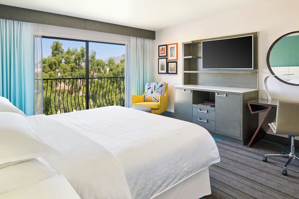 Premium bedding, in-room safe, desk, laptop workspace