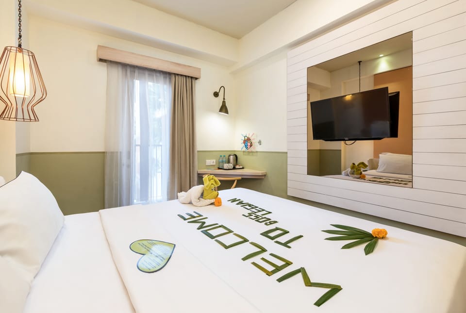 Deluxe Room | In-room safe, desk, laptop workspace, blackout drapes