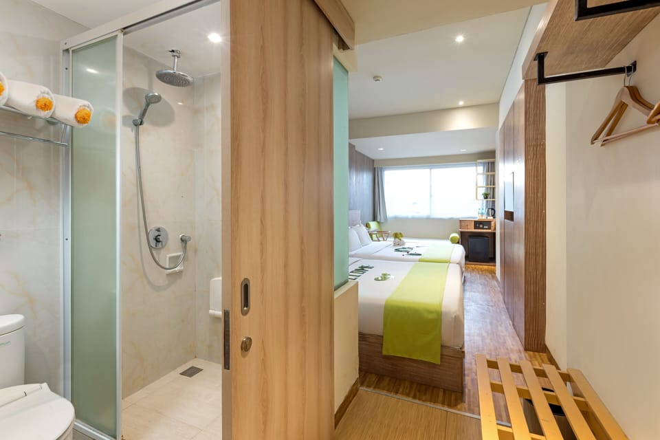 Family Suite | In-room safe, desk, laptop workspace, blackout drapes