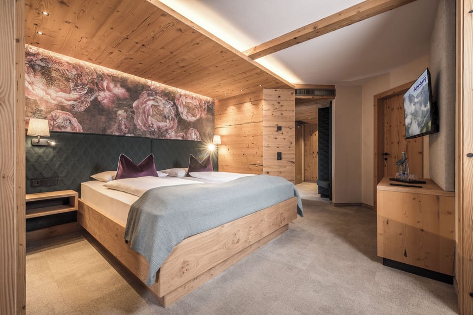 Family Suite, Balcony | 1 bedroom, hypo-allergenic bedding, in-room safe, desk