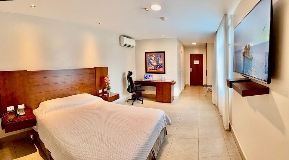 Deluxe Double Room, 1 Queen Bed | Premium bedding, down comforters, in-room safe, desk
