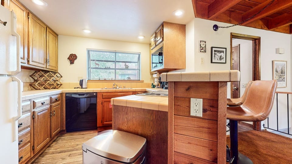 Condo, 2 Bedrooms | Private kitchen | Fridge, oven, coffee/tea maker, toaster