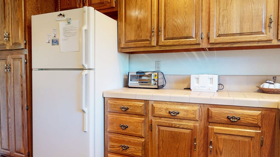 Condo, 2 Bedrooms | Private kitchen | Fridge, oven, coffee/tea maker, toaster