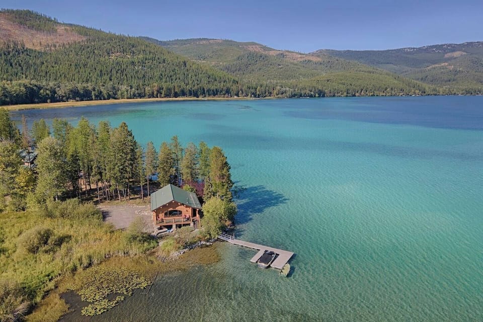 Talk about stunning... Ashley Lake at your doorstep!