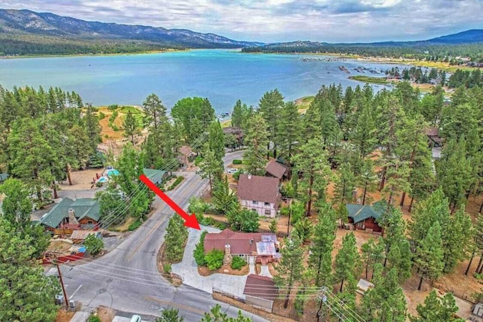 Aerial picture of the house 