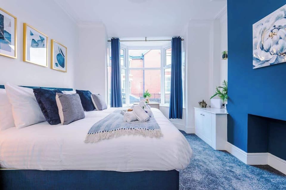 Bedroom 1 can be configured as a super-king or two singles at the guests request.