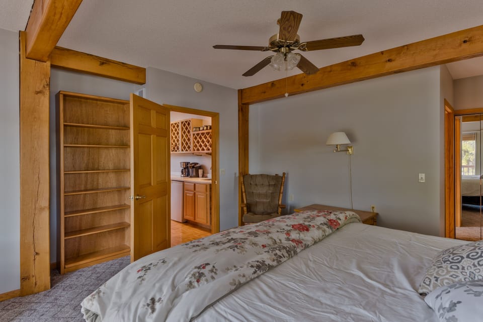 Master Suite 2 | 1st Floor | King size bed (2)