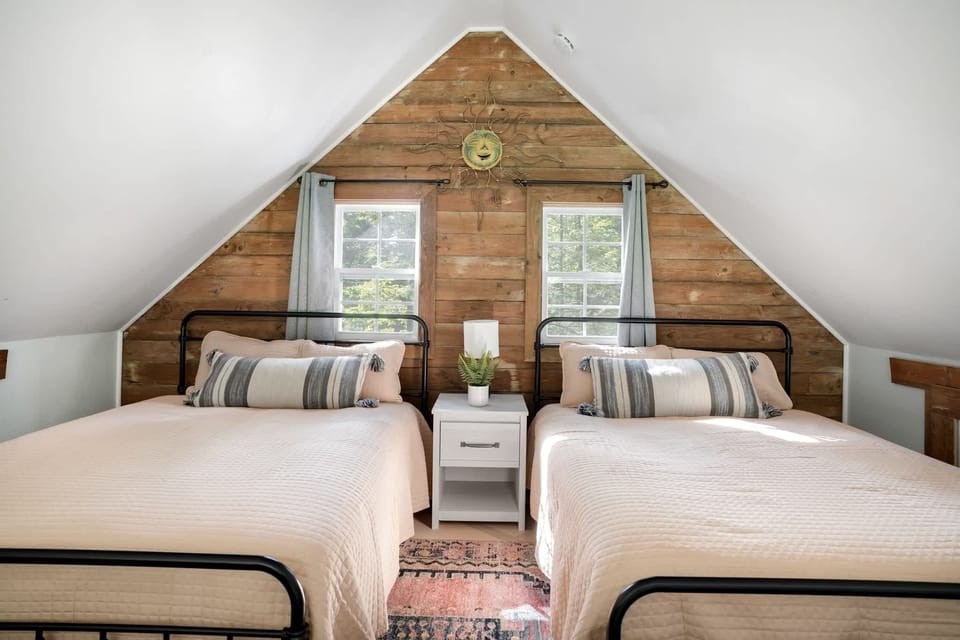 Loft bedroom with 2 queen beds