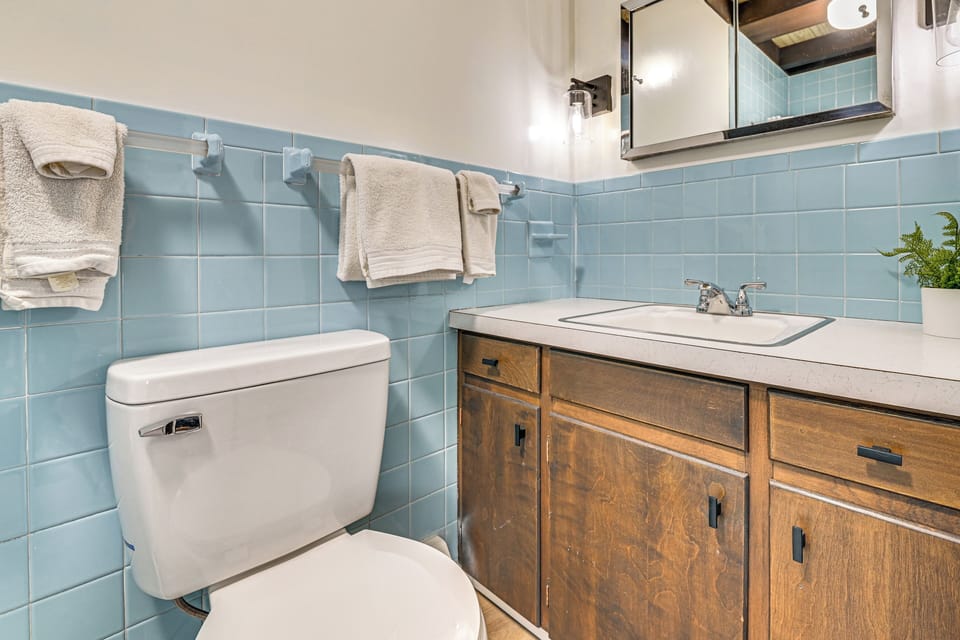 En-Suite Bathroom | Towels Provided