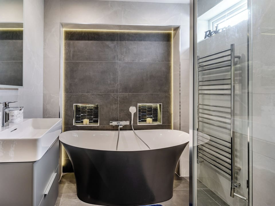 Bathroom | Y Gelli, Pontyates