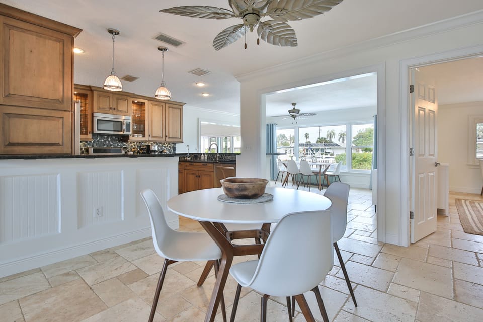 kitchen breakfast nook off the kitchen
