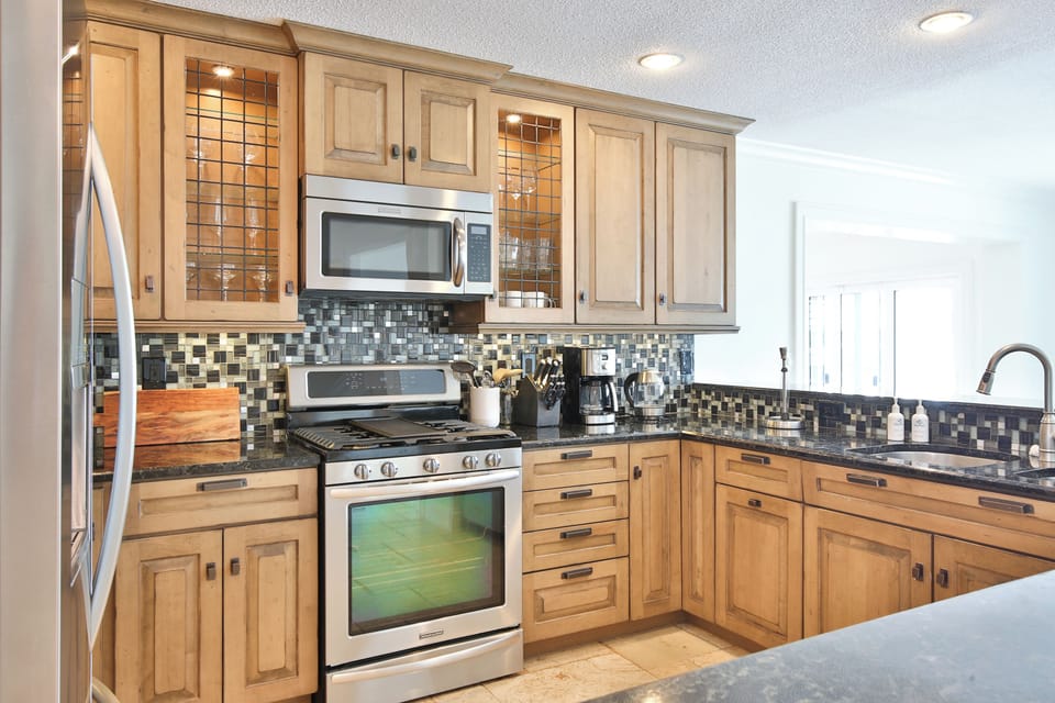 Kitchen Beautifully upgraded gourmet kitchen