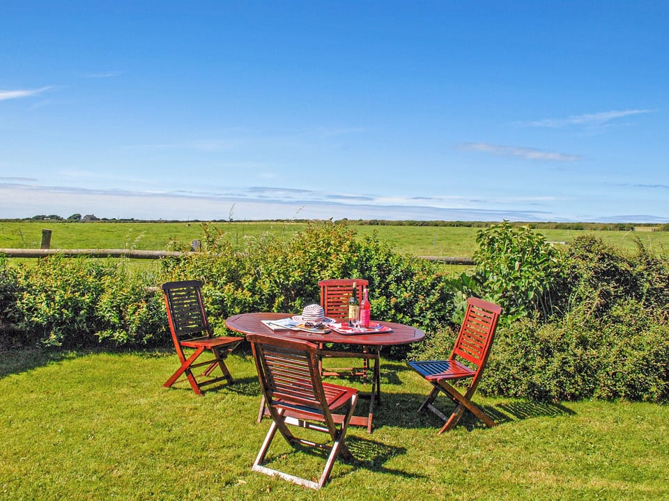Outdoor area | Ty Fferm, Croesgoch