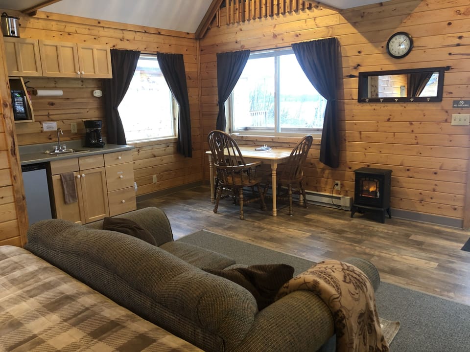 Cabin, Private Bathroom, River View (Riverside Cabins) | Shared kitchen