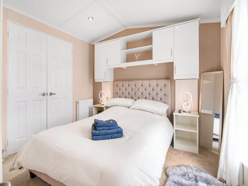 Double bedroom | European Lodge - Lady Edith&rsquo;s Duo, Scarborough