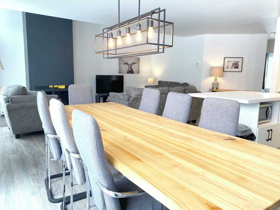 Golf Villas, 5 Bedrooms | In-room dining