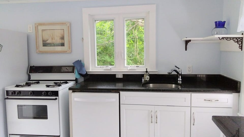 Full sized chef's kitchen with granite counters and dishwasher