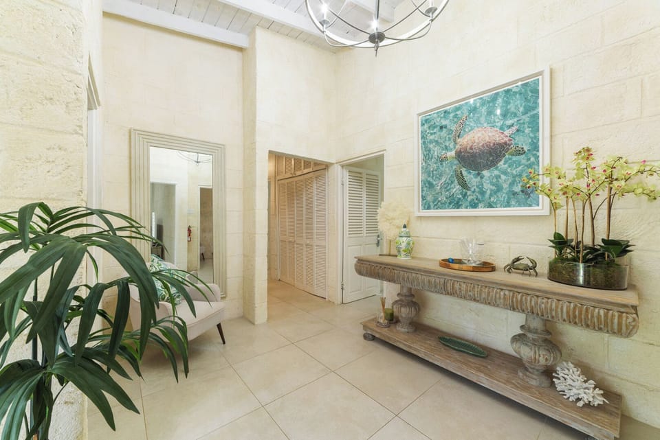 Entry at Palm Grove 1