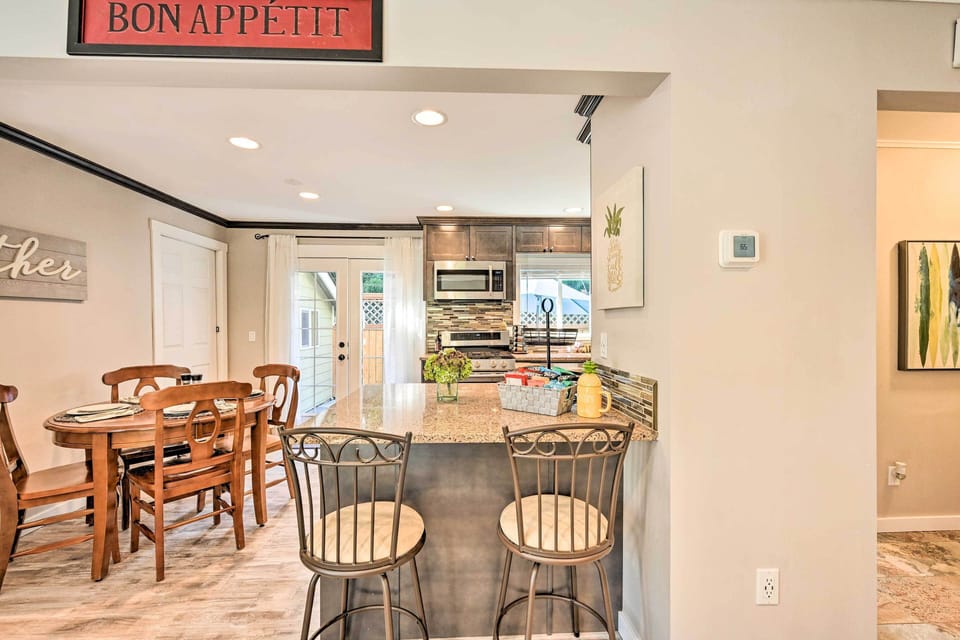 Dining Area | Central Air Conditioning