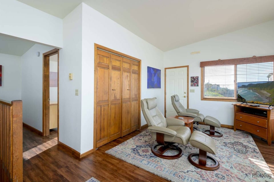 Upstairs Living Area